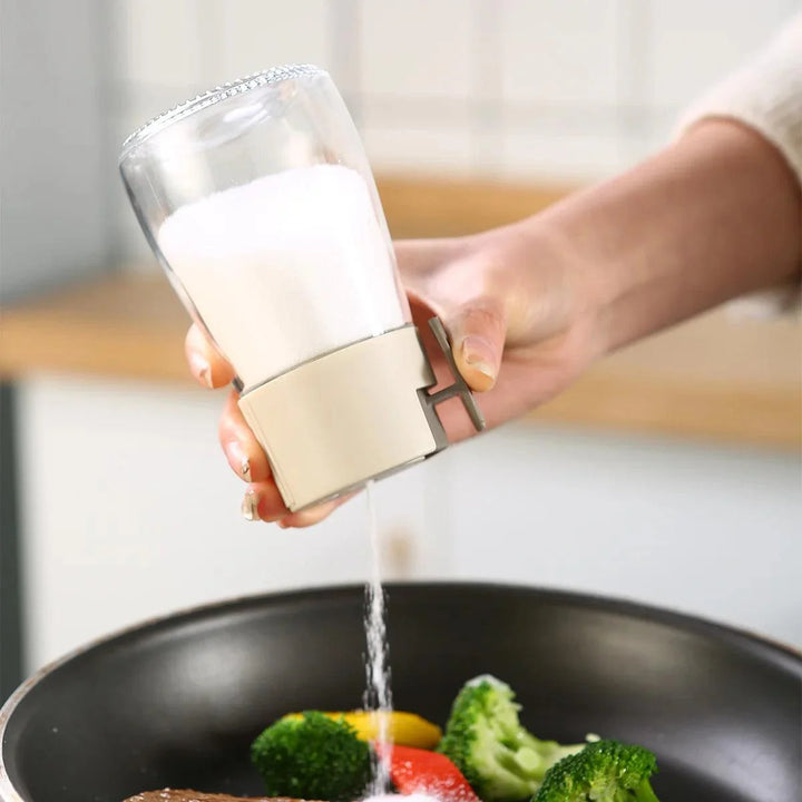Lisslune | Seasoning on the go: Portable glass salt shaker for an instant flavor kick
