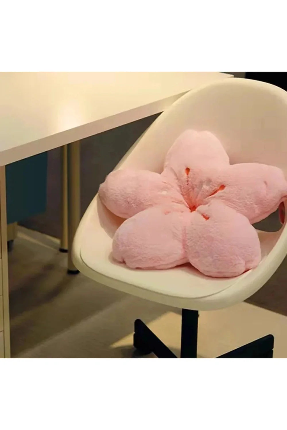 Lisslune | Petal Plush Cushion