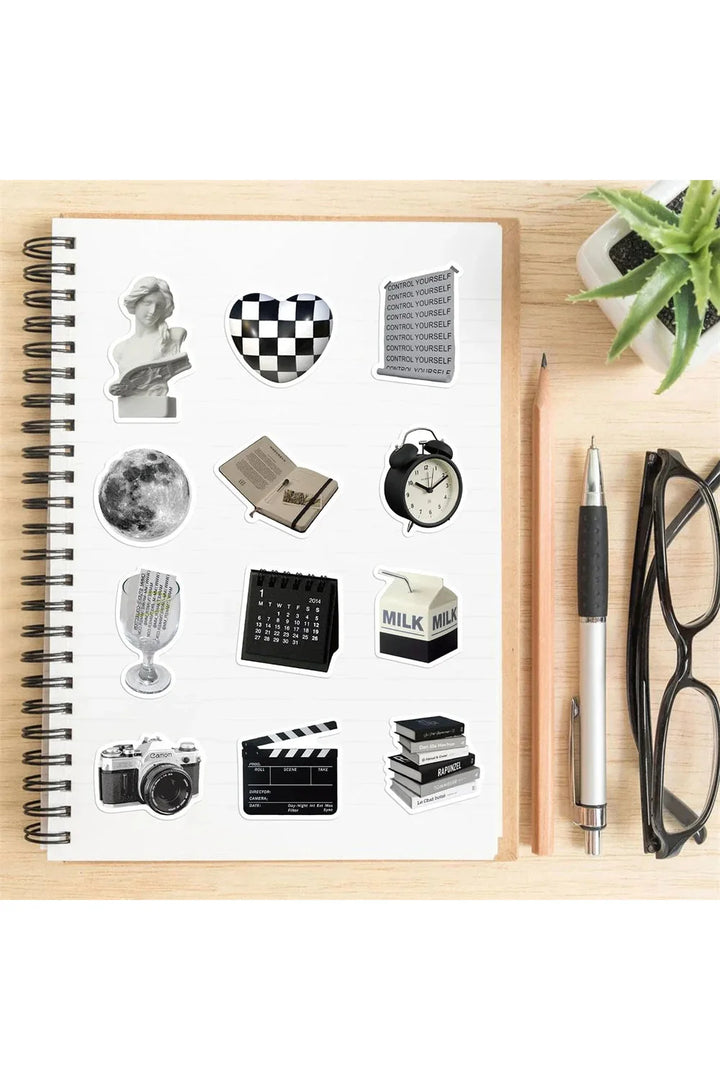 Lisslune | Black White Sticker