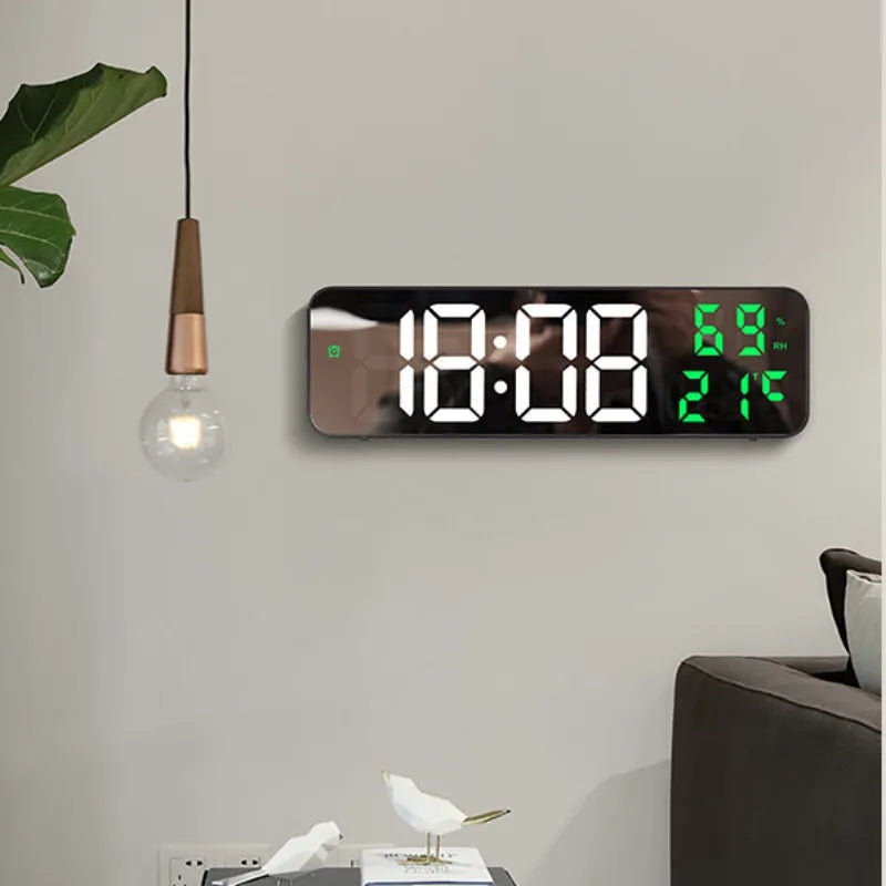 Lisslune | ClimaGlow Smart LED Wall Clock – Overview of Time and Climate