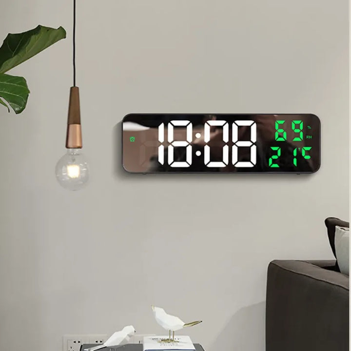 Lisslune | ClimaGlow Smart LED Wall Clock – Overview of Time and Climate