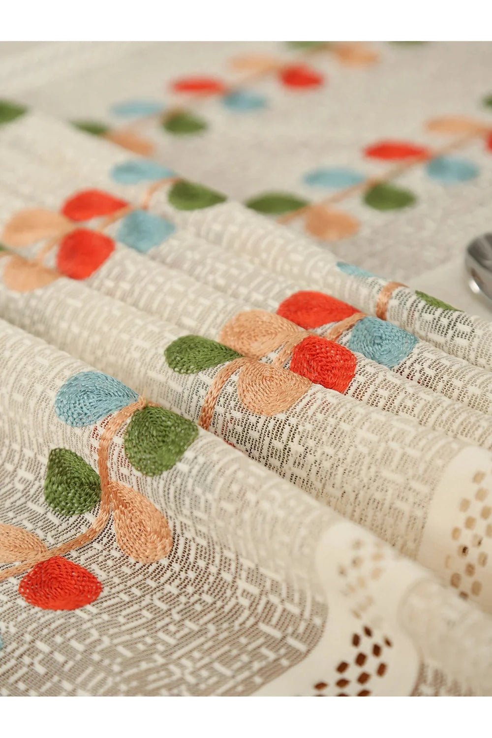 Lisslune | Garden lace tablecloth