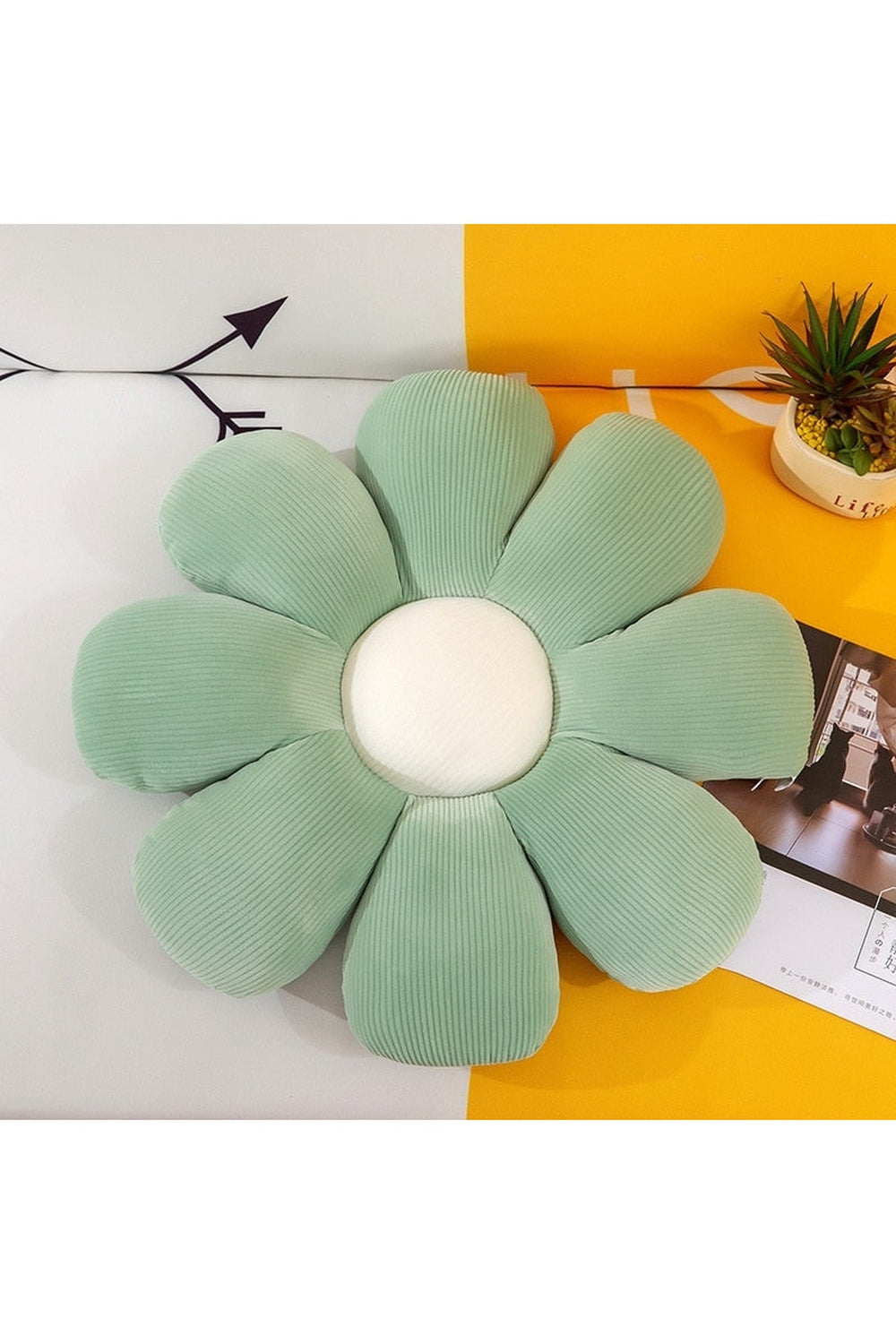Lisslune | Daisy Pillow Design