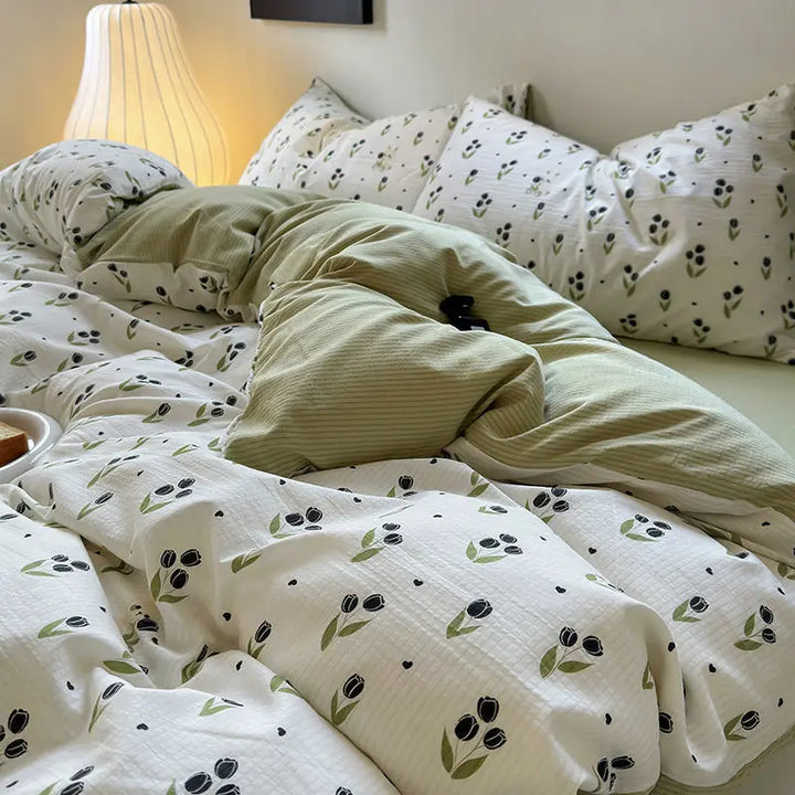 Rynx Bedding Set Duvet Cover Fresh Blue Floral. Crumpled Yann Bed Set Made of Four Parts, Washable Cotton Bed Sheets