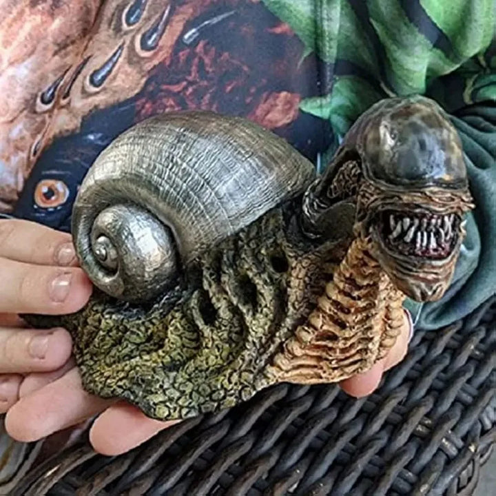 Lisslune | Variation Snail Statue, Resin Evil Snail Sculpture Alien Lover's New Favorite Home Office Decoration Garden Outdoor Decoration