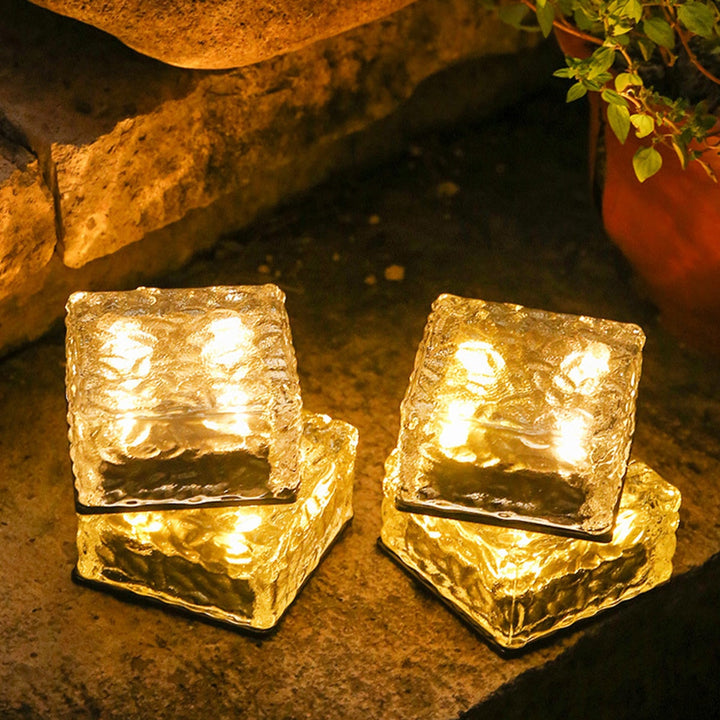 Lisslune | CubeGlow – Weatherproof solar-powered ice cube lamp for stylish garden and terrace atmosphere
