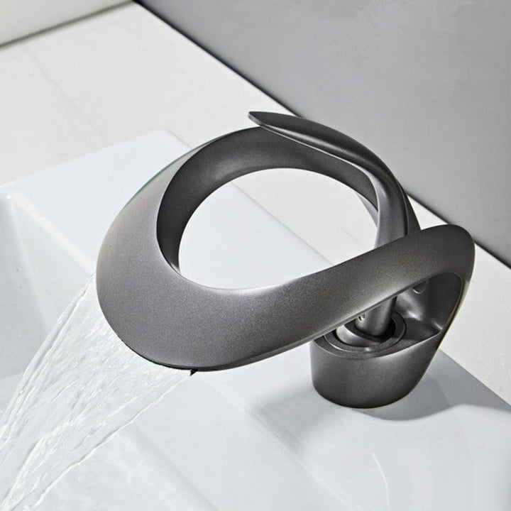 Lisslune | Modern curved bathroom faucet