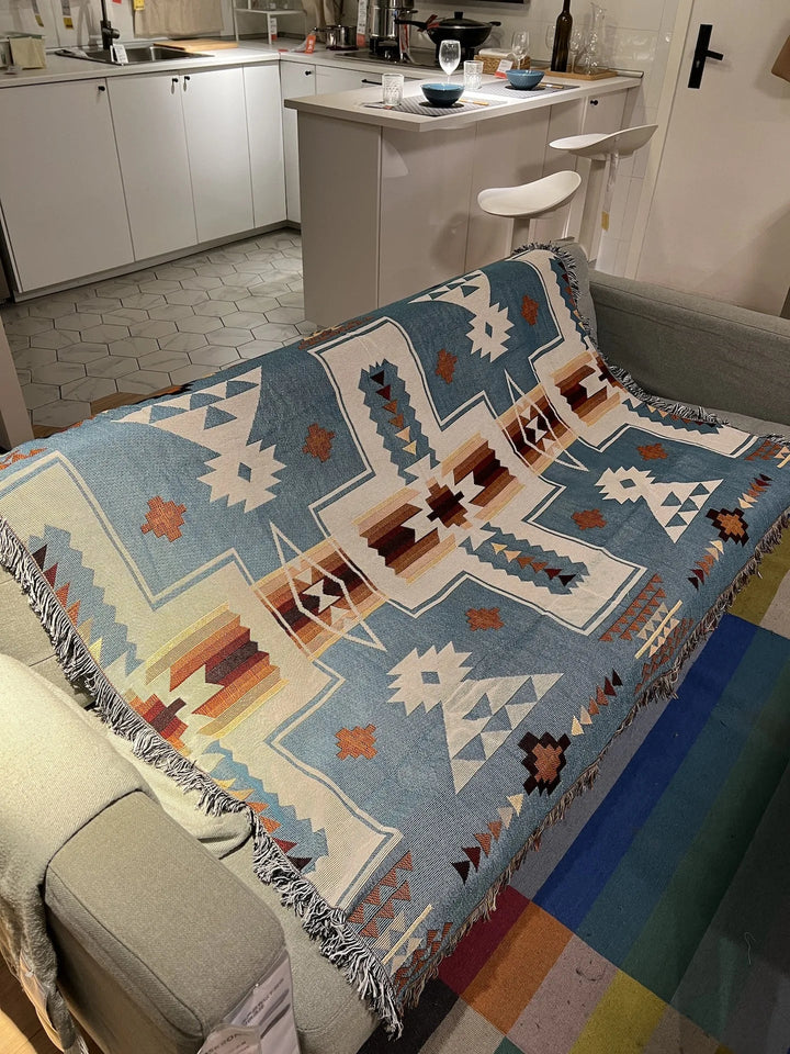 Lisslune | Aztec woven blanket