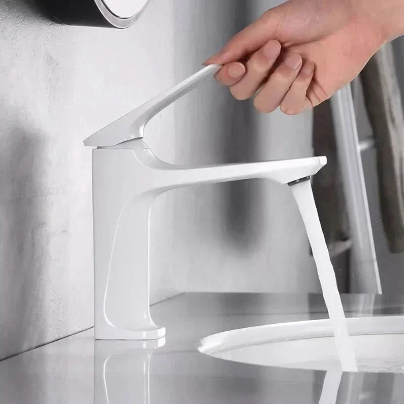 Lisslune | Elegant Bathroom Faucet  Single Handle  Durable Metal