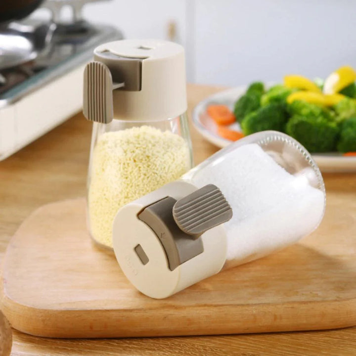 Lisslune | Seasoning on the go: Portable glass salt shaker for an instant flavor kick