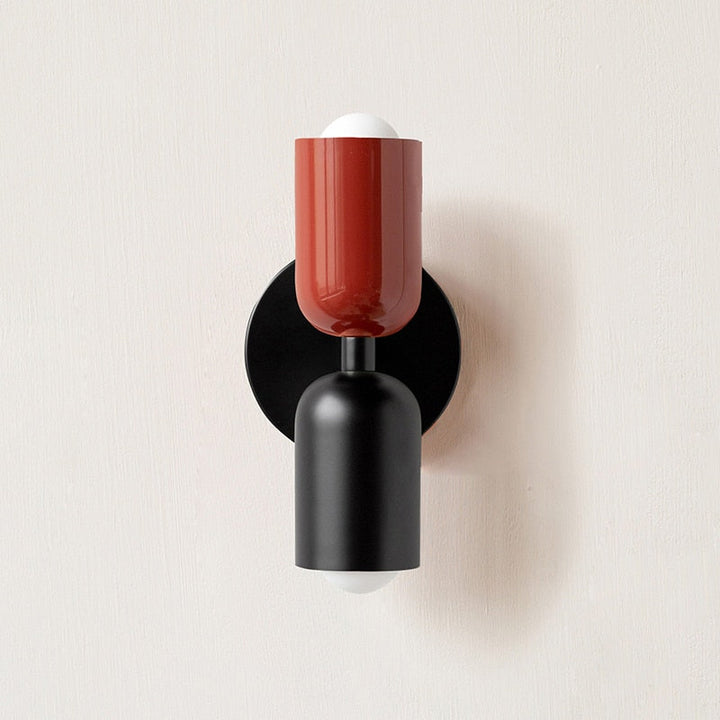 Lisslune | Lively, minimalist wall lamp with two light bulbs