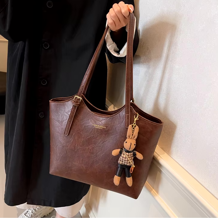 Lisslune | Mirella | Classic Women’s Shopper Bag with Charm – Elegant, Spacious & Timeless