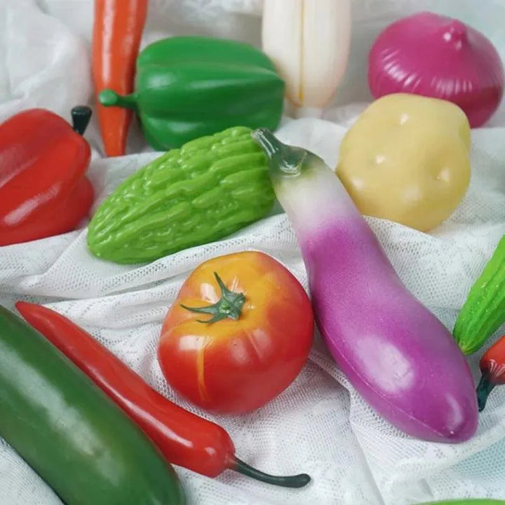 Lisslune | Realistic Red Pepper & Carrot Decorative Props: 2-Piece Artificial Vegetable Set for Dining and Photography