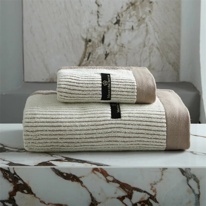 Lisslune | Luxurious, super soft and absorbent face/bath towel made from 100% organic cotton