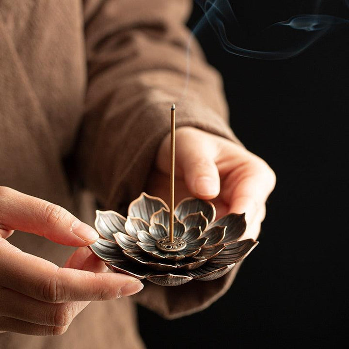 Lisslune | Serene Lotus Alloy Incense Holder: Aromatherapy Diffuser for Tranquil Spaces