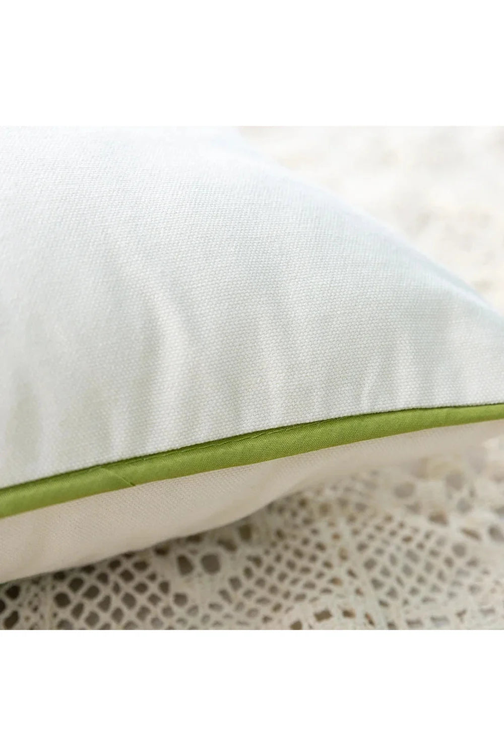 Lisslune | Embroidered cushion covers