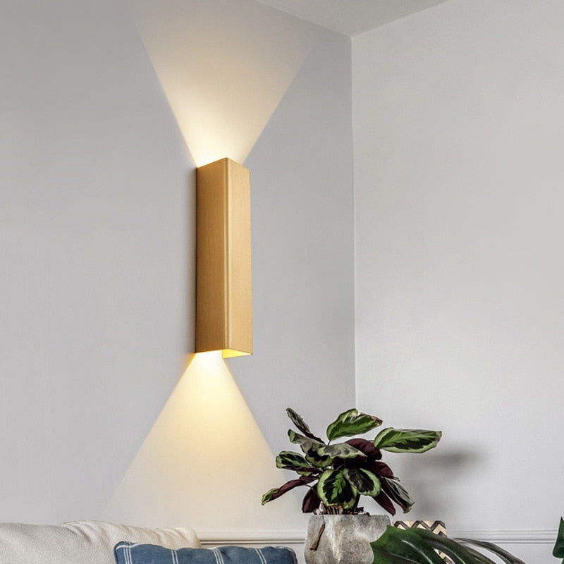 Lisslune | BeamLuxe – Sleek Outdoor Lamp for Contemporary Spaces