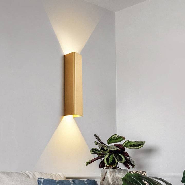 Lisslune | BeamLuxe – Sleek Outdoor Lamp for Contemporary Spaces