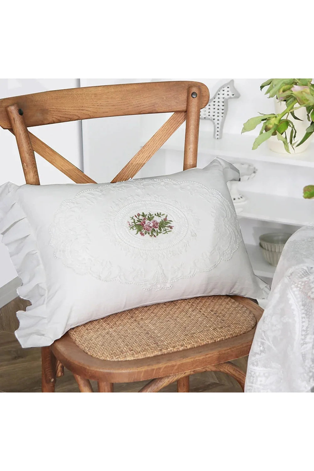 Lisslune | Lace Ruffle Protector