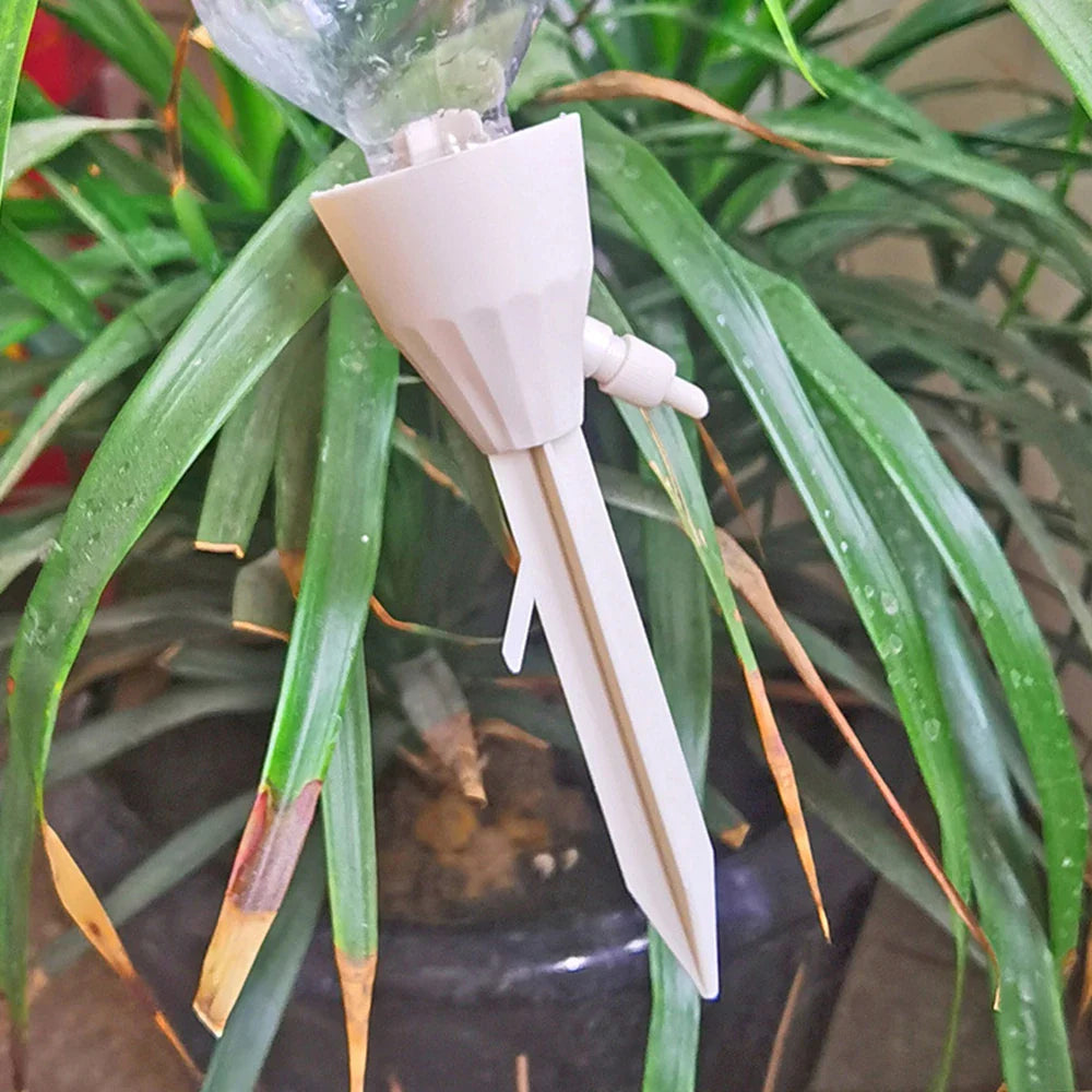 Lisslune | Automatic Plant Watering System with Bottle Connection – Efficient Drip Irrigator for Plant Care
