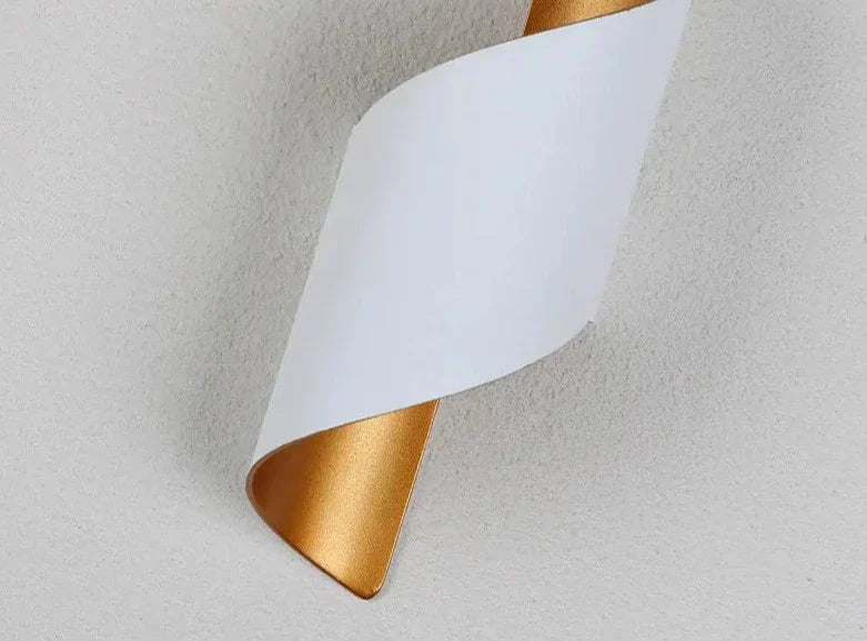 Lisslune | IronEdge – Modern Wall Light Crafted from Iron and Acrylic
