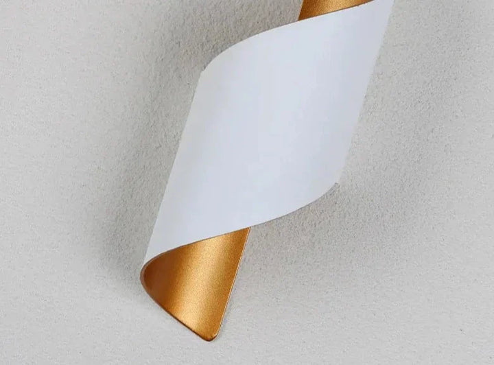 Lisslune | IronEdge – Modern Wall Light Crafted from Iron and Acrylic