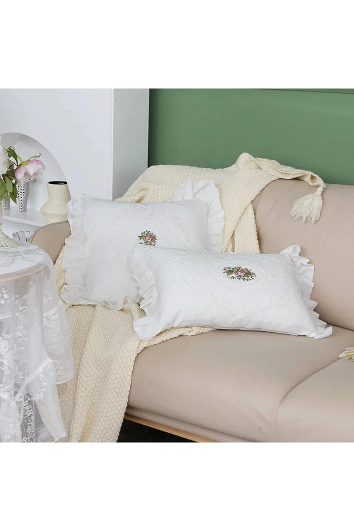 Lisslune | Lace Ruffle Protector
