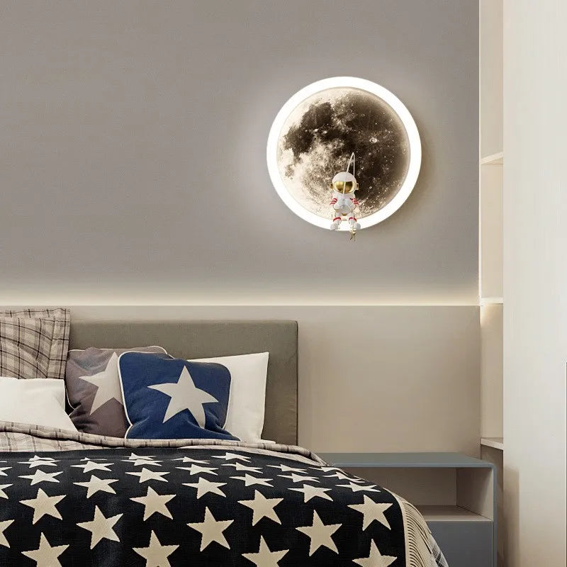 Lisslune | Astronaut On The Moon Wall Light