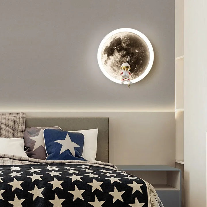 Lisslune | Astronaut On The Moon Wall Light