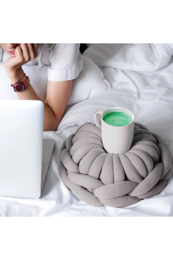 Lisslune | Yarn Knot Pillow