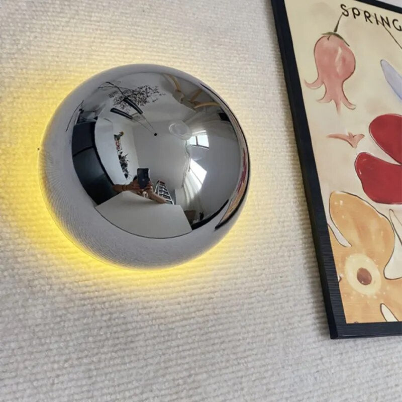 Lisslune | AuroraLume – Nordic Wall Lamp in Aluminium and Acrylic