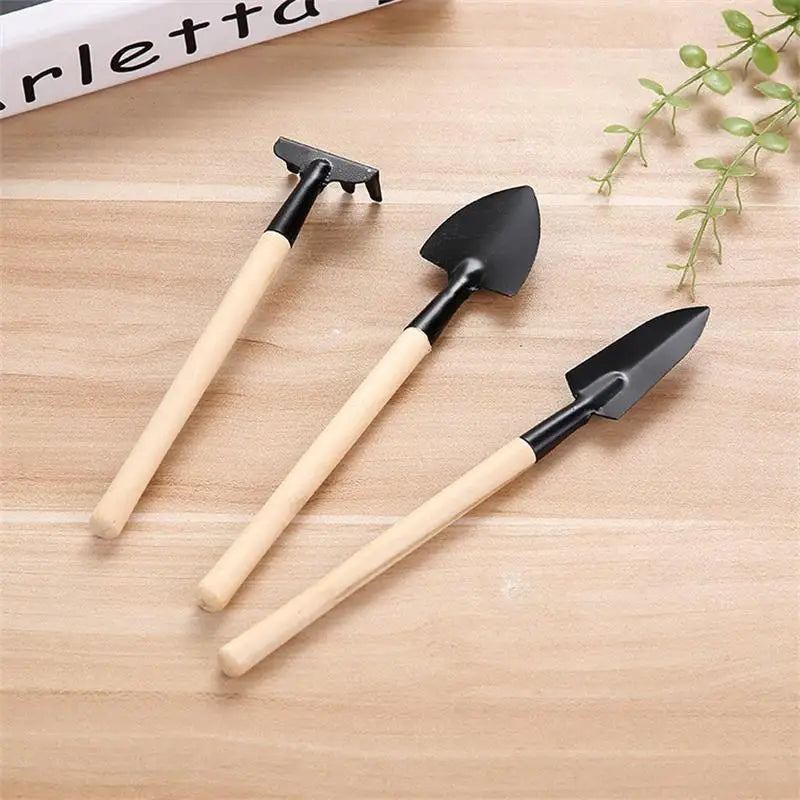 Lisslune | 3-piece garden tool set with wooden handles – Handy shovel, rake, and hoe for garden maintenance