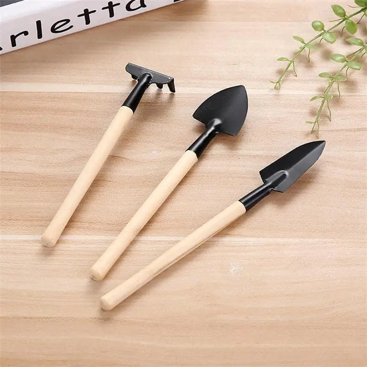 Lisslune | 3-piece garden tool set with wooden handles – Handy shovel, rake, and hoe for garden maintenance