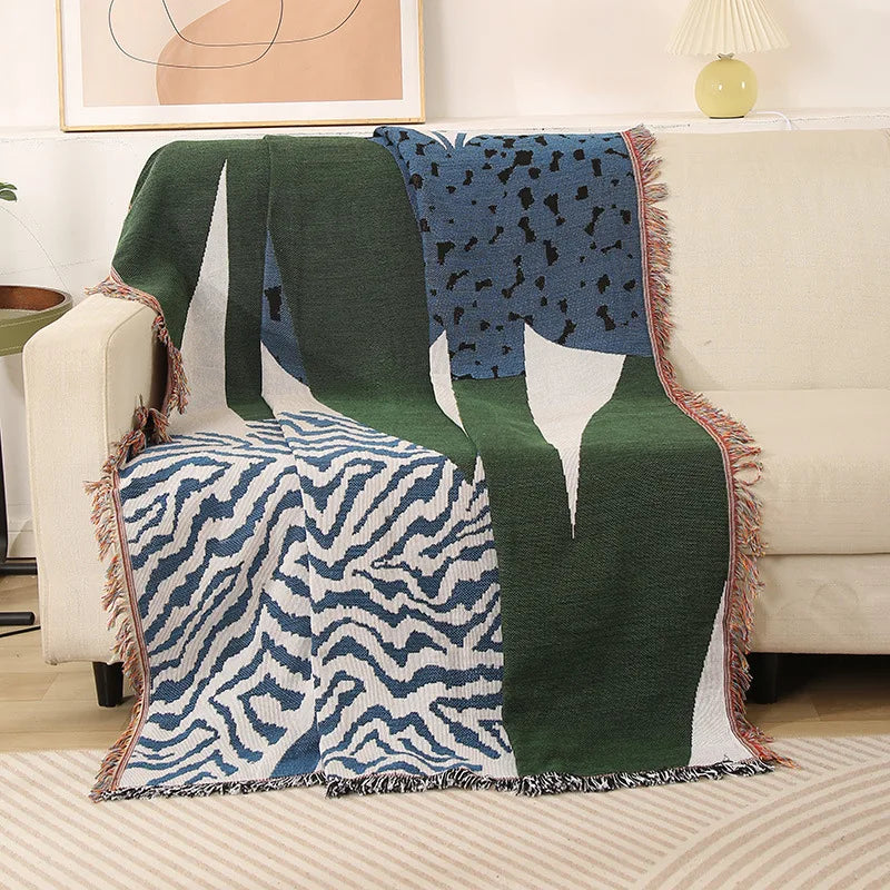Lisslune | nature-inspired tapestry blanket