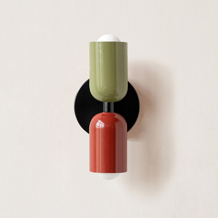 Lisslune | Lively, minimalist wall lamp with two light bulbs