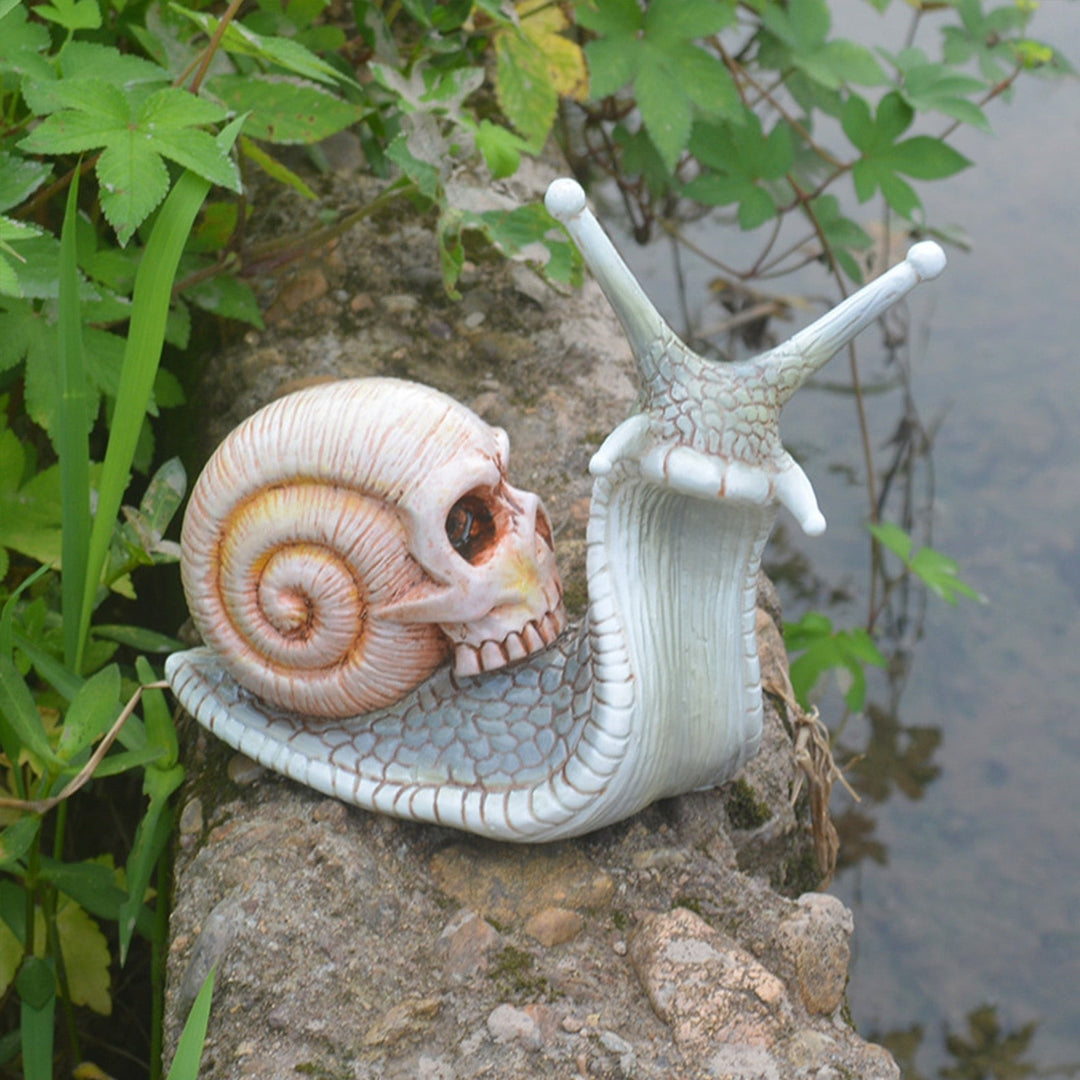 Lisslune | Snail Skull Halloween Patio Sculpture