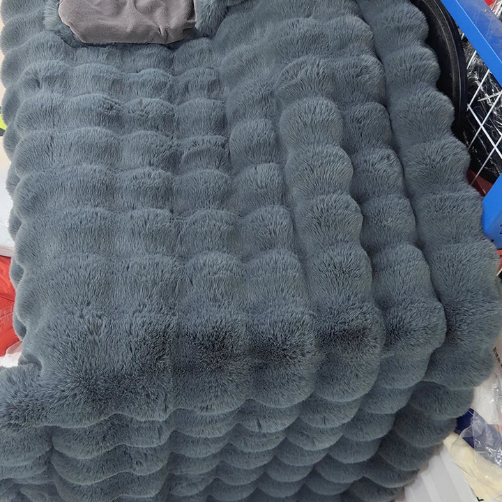 Lisslune | CozyChic - Luxe Throw Blanket for Warm Moments