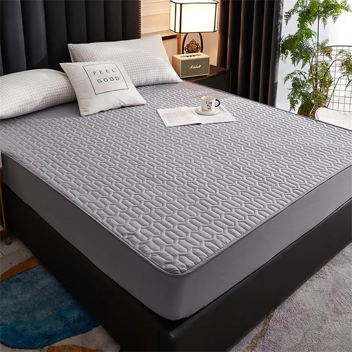 Lisslune | Waterproof Ultra-Soft Fitted Latex Mattress Pad Cover