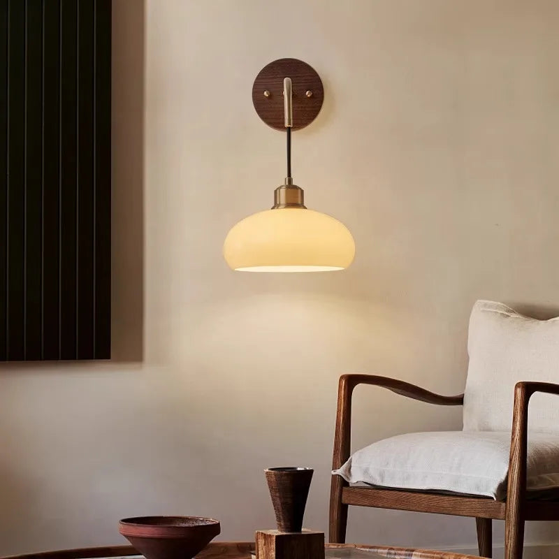 Lisslune | WalnutEdge – Modern Wall Lamp in Walnut and Brass
