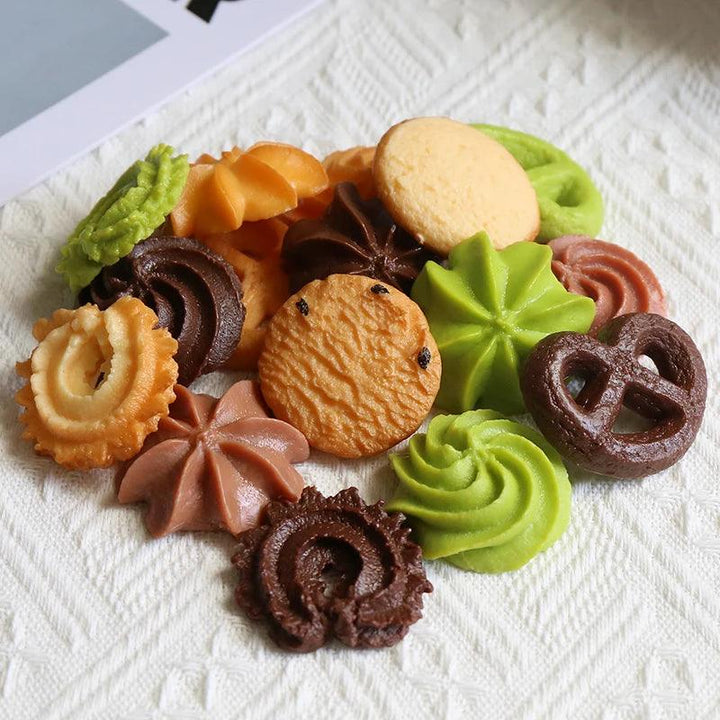 Lisslune | Life-like Cookie Display Collection - 16 realistic models for bakery windows and photography