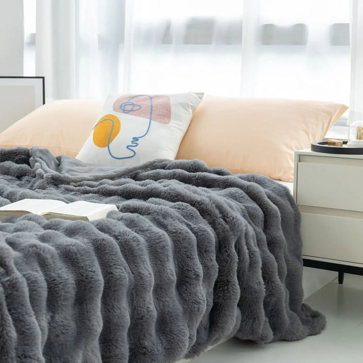 Lisslune | PlushCozy | Synthetic Fur Winter Blanket