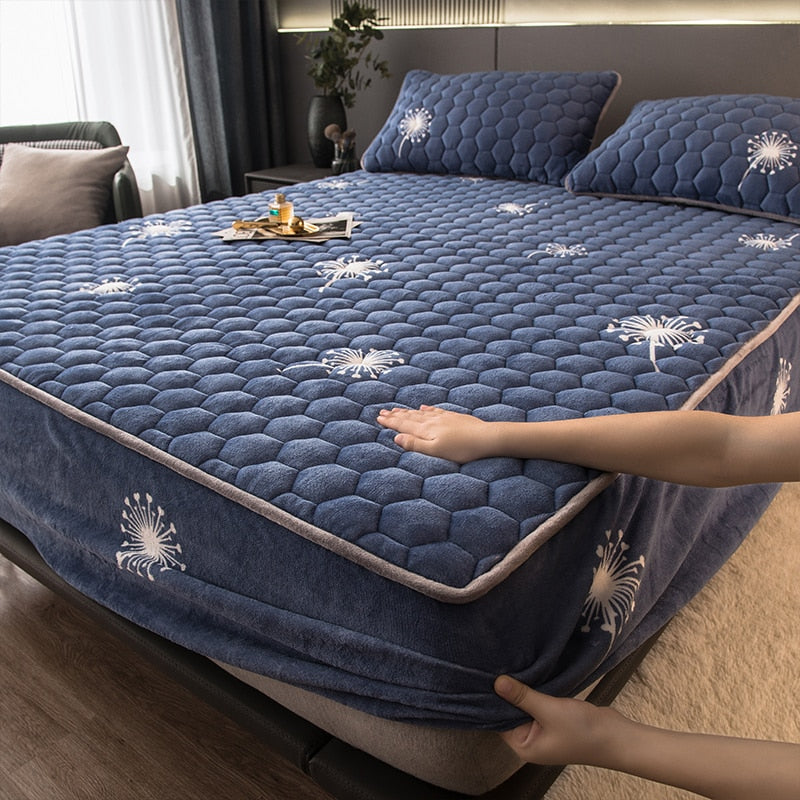Lisslune | Elegant Velvet Thick Mattress Cover