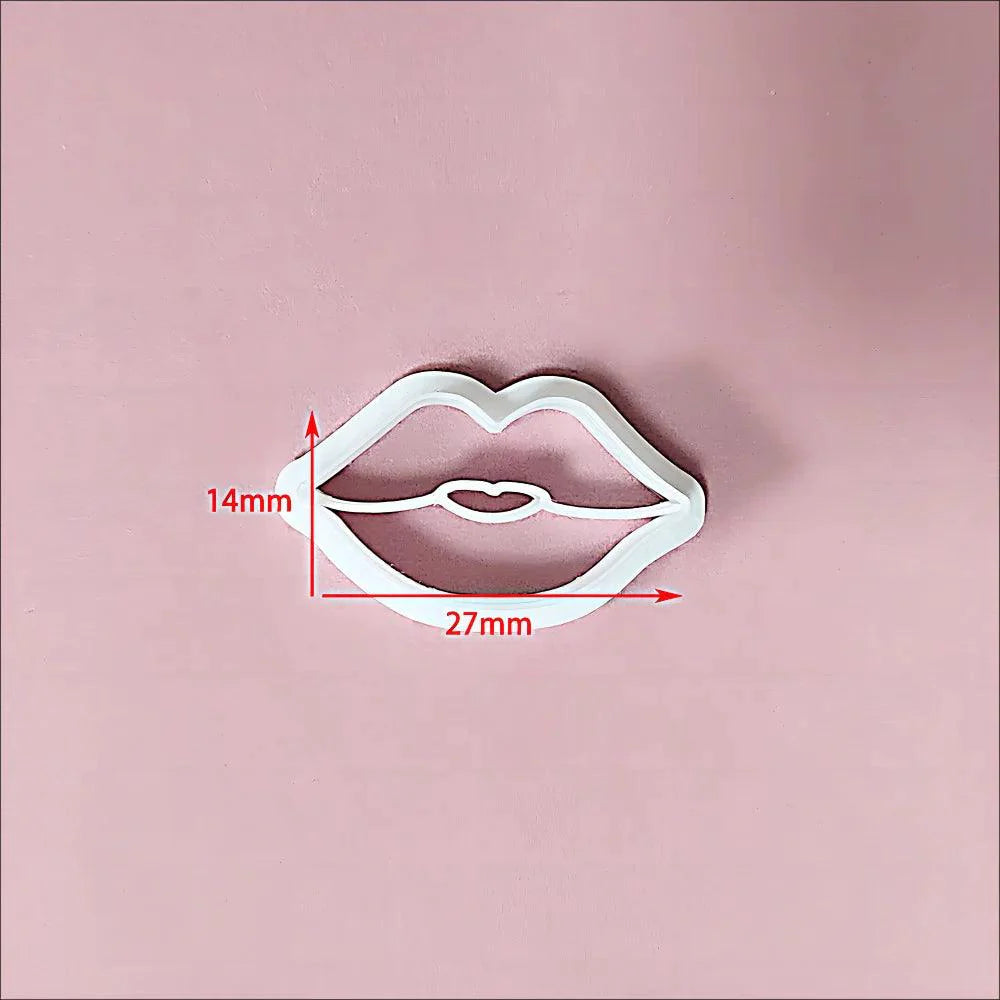 Lisslune | Festive Creations Earring shape: Design Playful Red Lips & Charming Christmas House Shapes