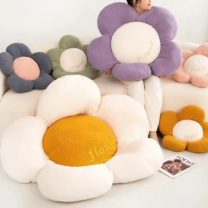 Lisslune | Fluffy Daisy Cushion