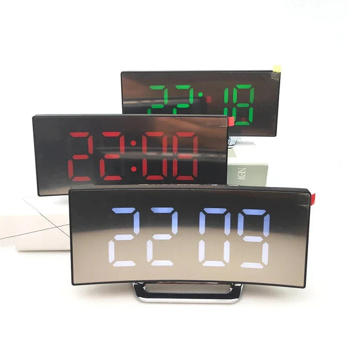 Lisslune | LED curved screen digital alarm clock with USB charging