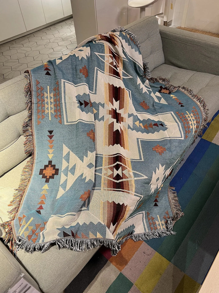 Lisslune | Aztec woven blanket