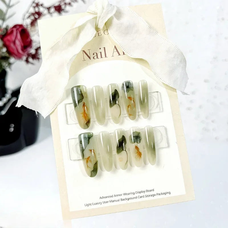 Lisslune | 10 Stück orientalisch-themed Press-On Nägel mit Lotusblatt, Koi-Fisch, Bambusmustern, Halbmond-Designs Nagelspitzen für Frauen & Mädchen