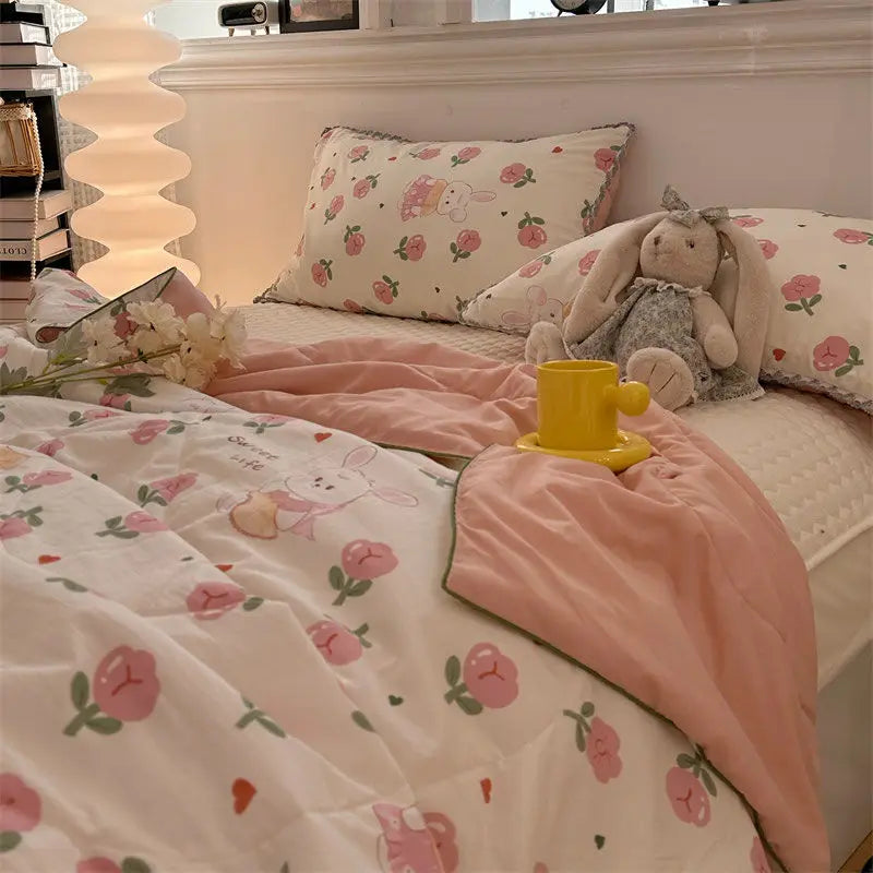 Rynx Floral Print Quilt Soft Skin-Friendly Breathable Summer Blanket with Ultrasonic Embossing Summer Machine Washable Bedspread
