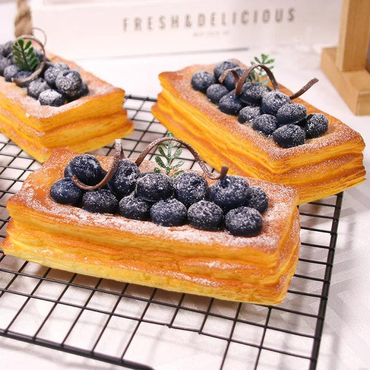 Lisslune | Realistic Blueberry Shortbread Cake Model for Stylish Photography and Home Decoration - 1PC Artificial Dessert Display