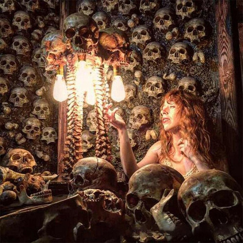 Lisslune | Horror Skull with Spine Lamp